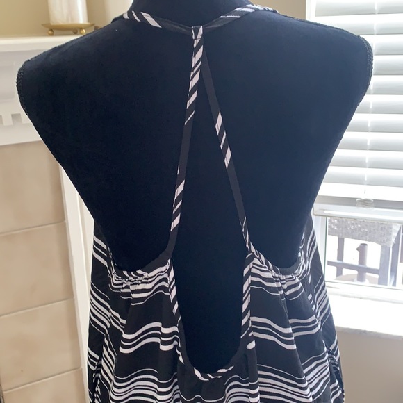 Bathing suite cover up. - Picture 4 of 6